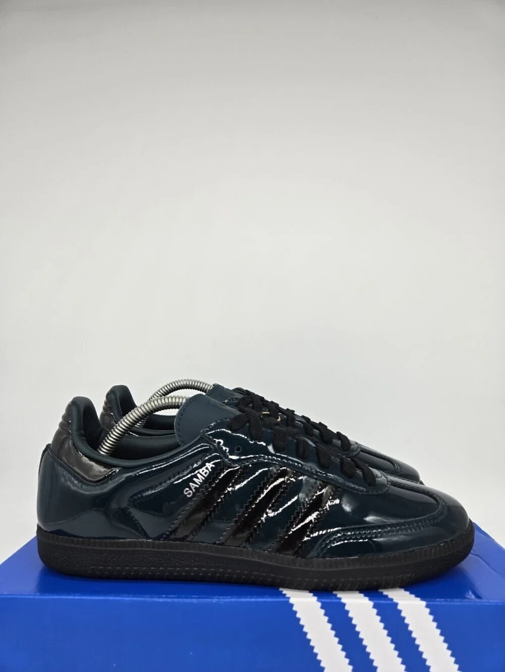 adidas Women's JR8750 Samba OG Aurora Ivy Black Patent Shoes Size 7.5